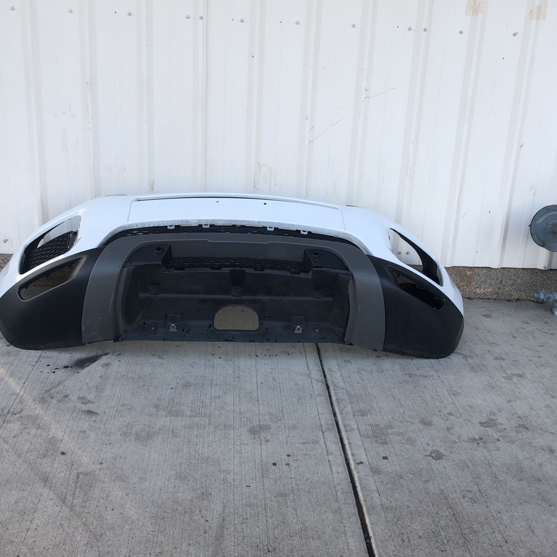 Land Rover Range Rover Evoque 2015 To 2018 Front Bumper Assembly