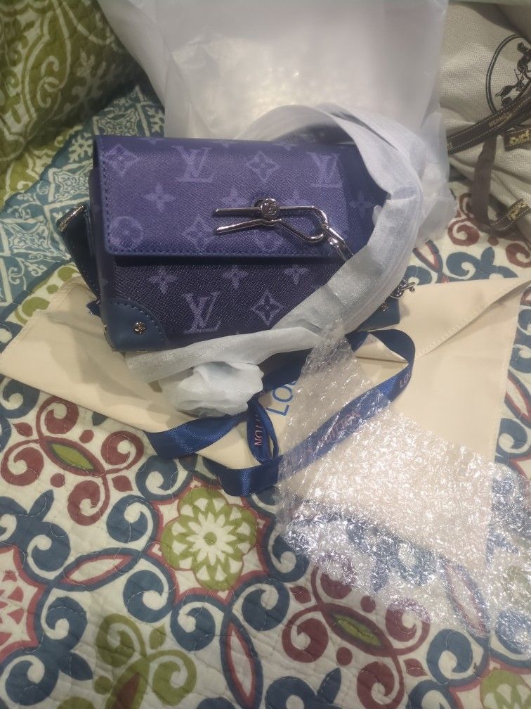 Small leather LV