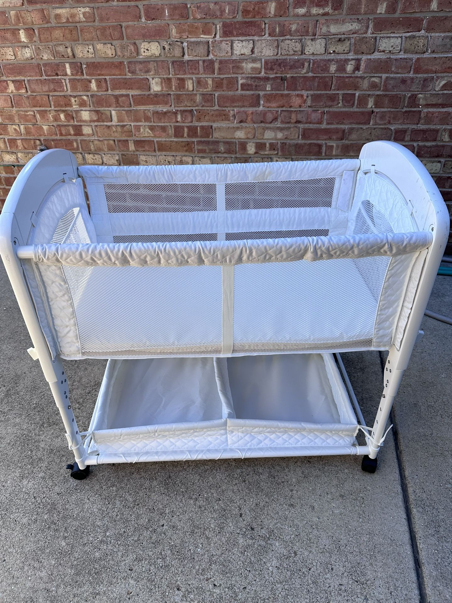 Arm’s Reach Co-Sleeper Bassinet