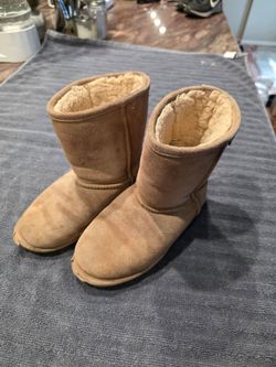 Bear paw boots size 5 boys used