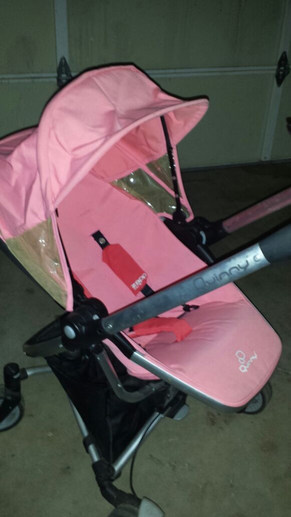 QUINY. STROLLER.