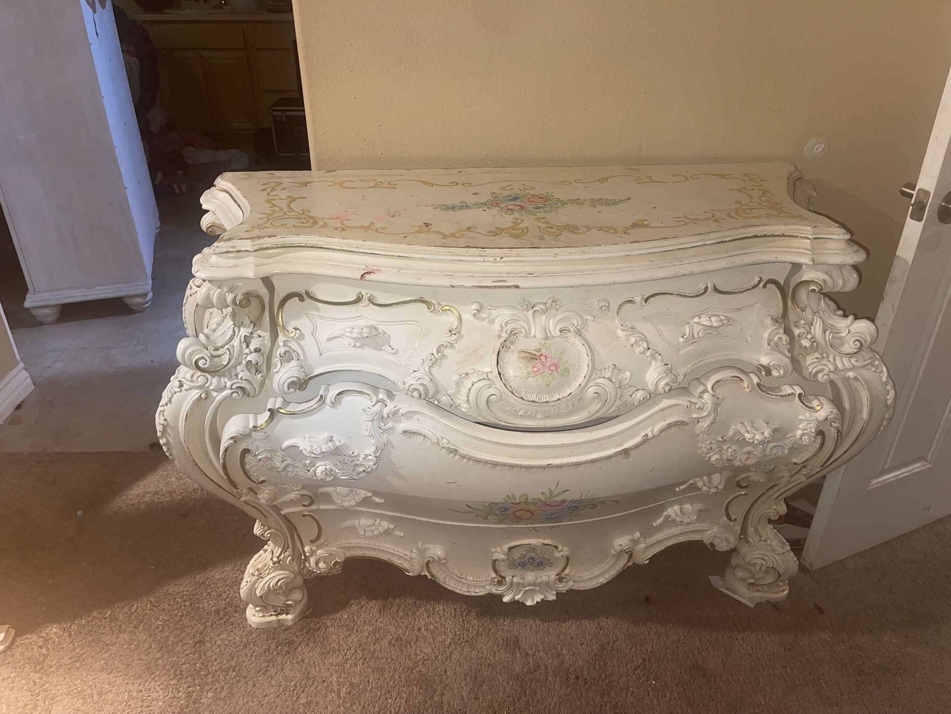 SILIK Italian 4-drawers Dresser And Mirror