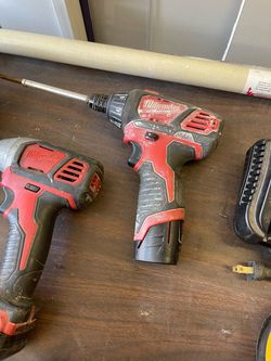 Milwaukee Cordless Drill/Driver Set