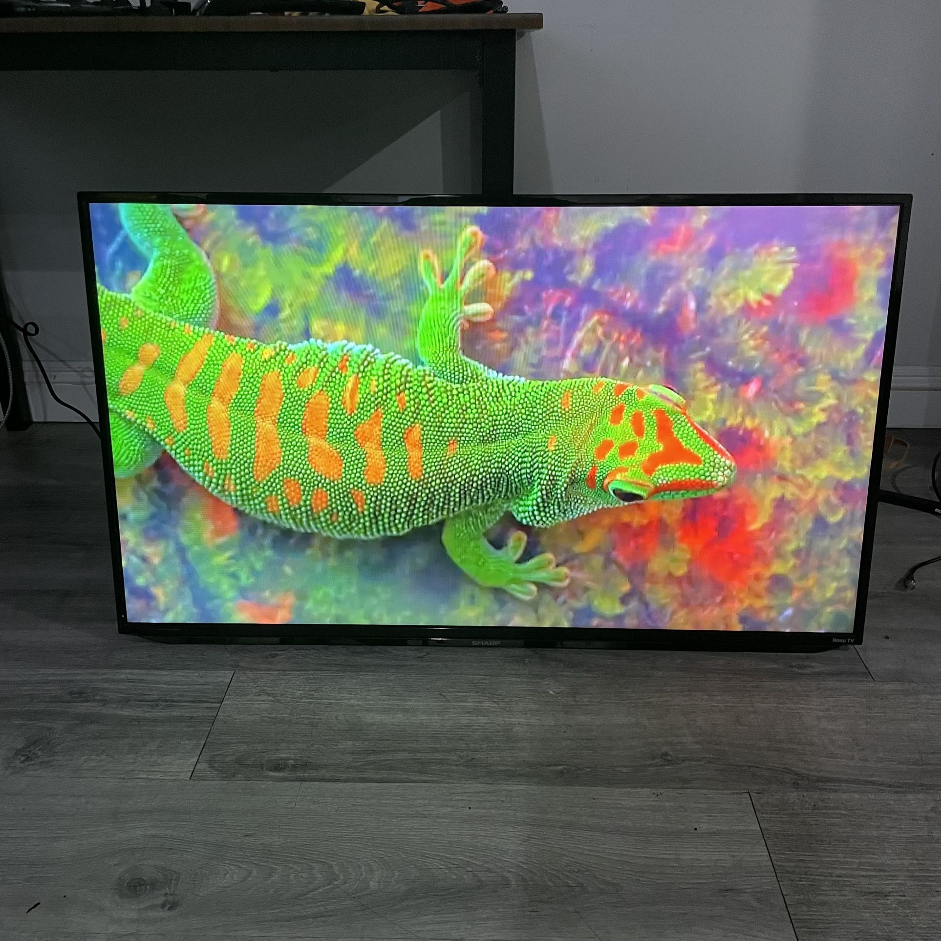 43” Sharp Roku Smart TV – LC-43LB371U – Works Great