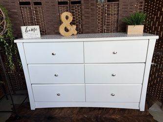 Dresser 6 drawers $77 (drawers work good)