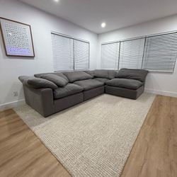 FREE DELIVERY SECTIONAL NIXON CLOUD COUCH PERFECT CONDITION 