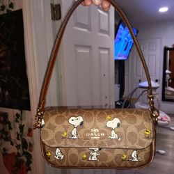 Coach Snoopy Exclusive 