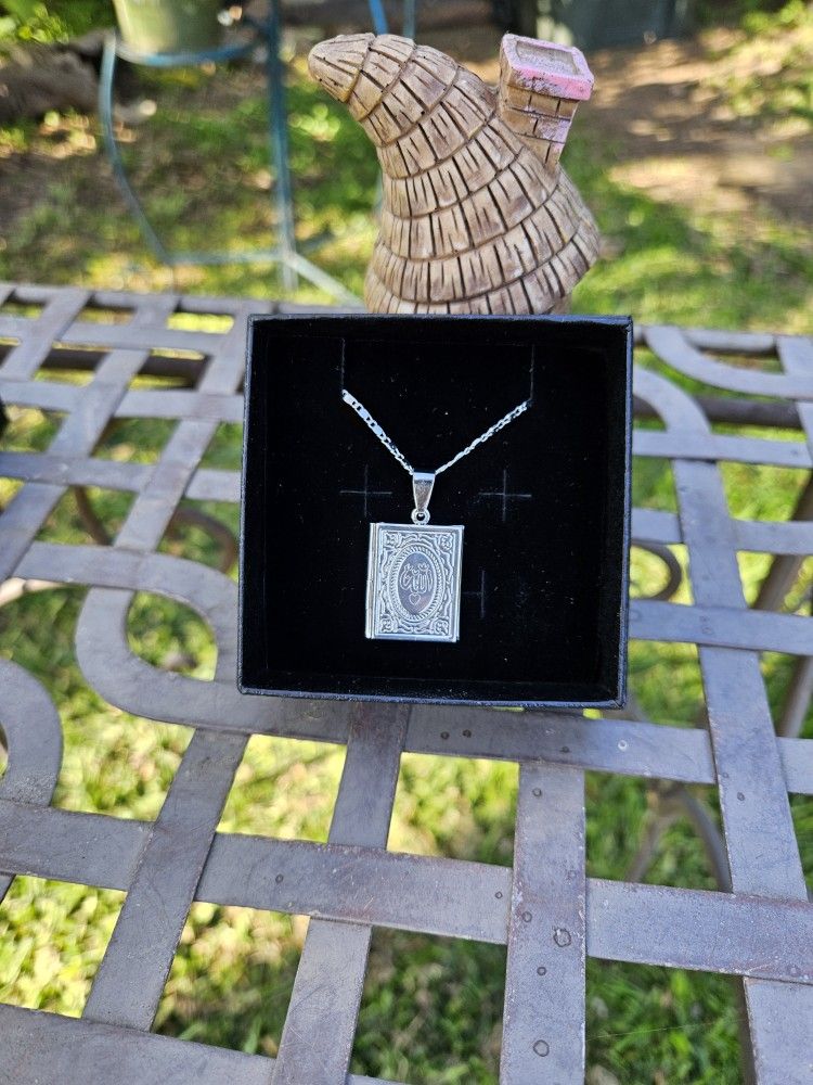 Square locket