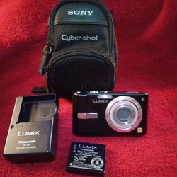 Panasonic Lumix Dmc- FX 12 CCD Digital Camera W / Charger Plus Battery Leica Lens Works Great