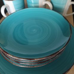 Dinnerware Set. 12 Pieces. New