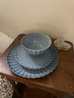 Scalloped Dinnerware Set Of 4