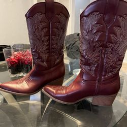 SIZE TEN MEDIUM WOMENS RED BOOTS