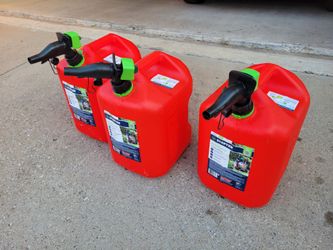 5 gallon gas can in excellent shape,  worth over $85