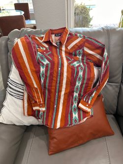 Women’s Wrangler Retro Southwestern Pattern  w/Pearl Snap Buttons **in Hanford**