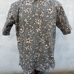 PreOwned Reyn Spooner Gray/Beige Hawaiian Print 3/4 Button Men's Small
