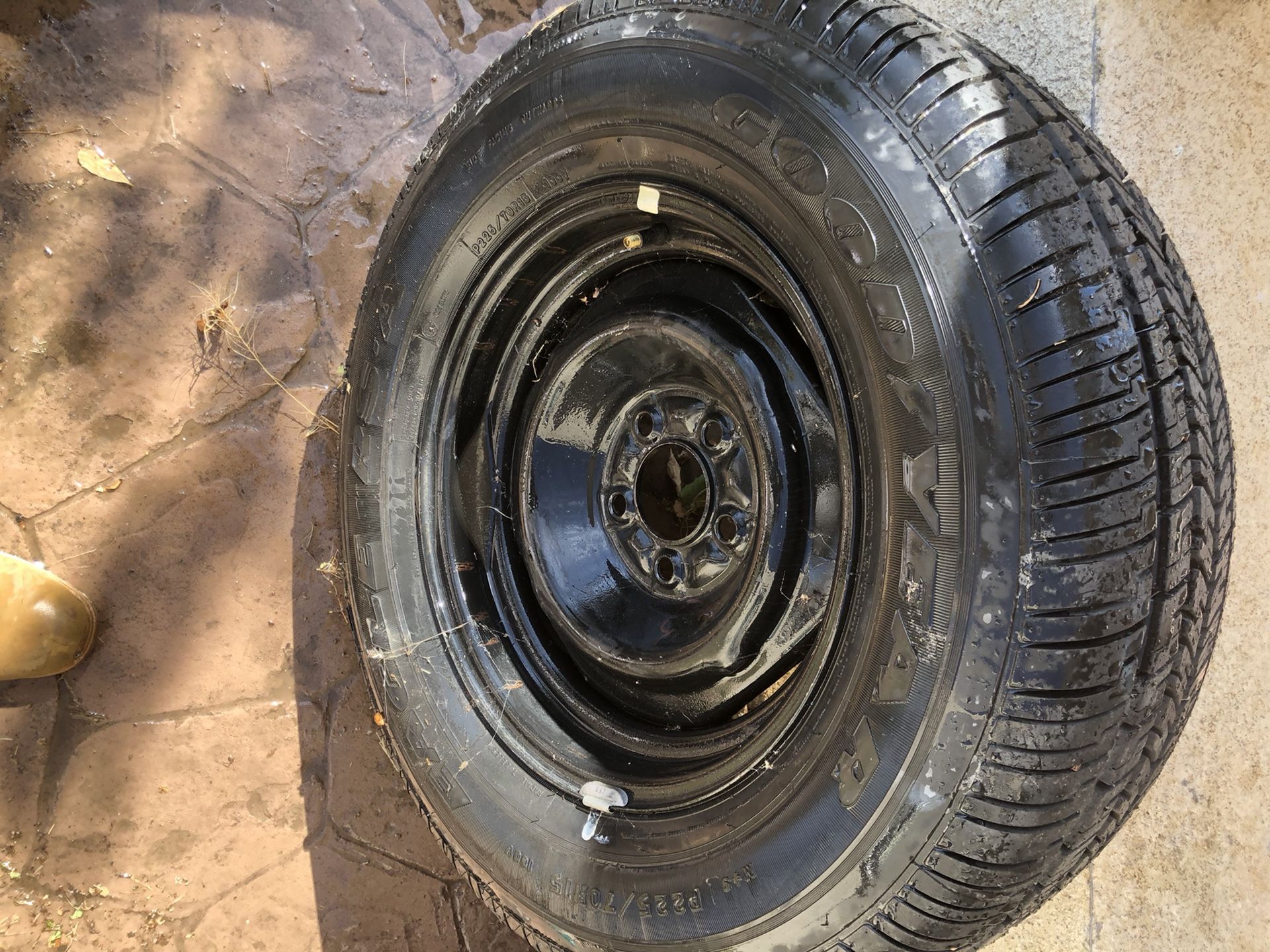 Tire 225/70r15