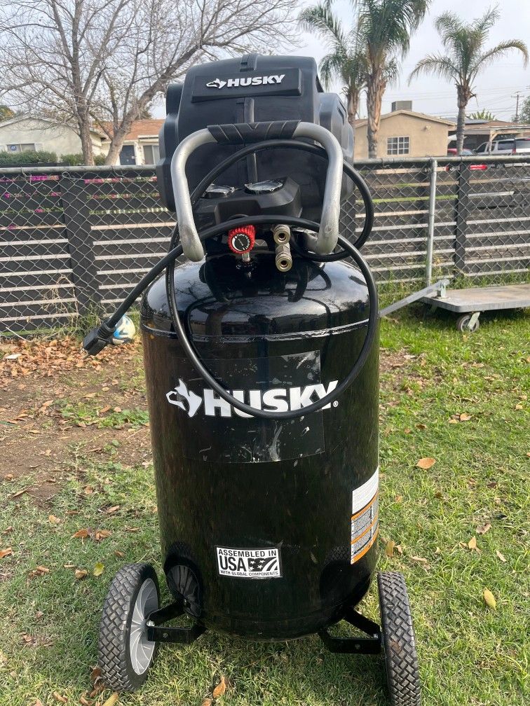 Husky
1.7 HP, 200 PSI, 30 Gal., 5.1 SCFM 90 PSI, Single-Stage, Oil Free Portable Vertical Electric Air Compressor