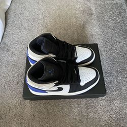 Air Jordan 1 Mid SE Royal Black Toe. Size US 7