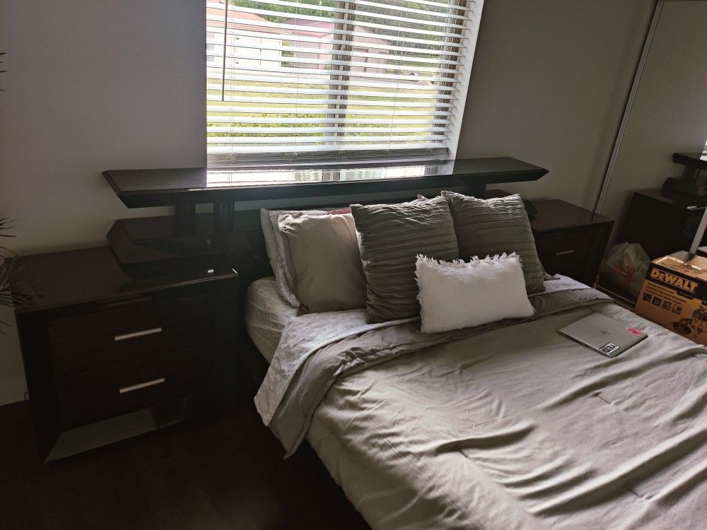 Lacquer Bed Set with Nightstands