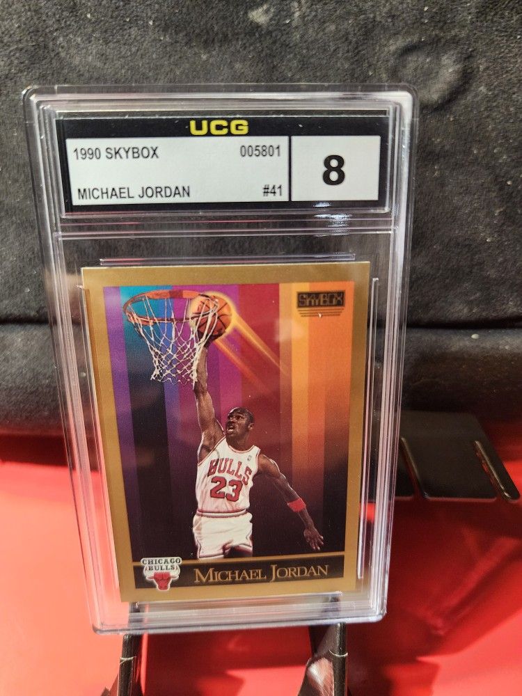 1990 SKYBOX #41 MICHAEL JORDAN UCG MINT 8