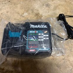 Makita XGT 40V Rapid Optimum Charger DC40RA