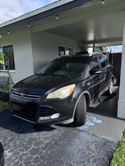 2014 Ford Escape Titanium – 155,000 Miles – Bad Transmission – $3,500 OBO