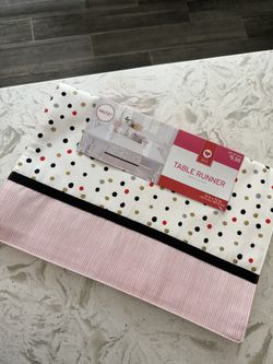 Holiday Or Valentine Table Runner NWT
