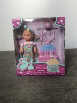Simba Toys Evi Love Sweet Bakery 4 3/4 Inch Doll & Playset With 9 Accessories 