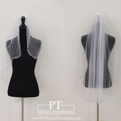 Short / Fingertip  Wedding Veils . 