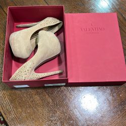 Woman’svalentino  Shoes Size 37 -in Us 6.5-7 Like New paid $800 asking $30