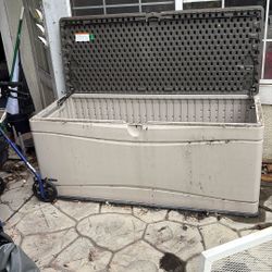 LIFETIME 60040 Deck Box, 130 Gallon, Desert Sand