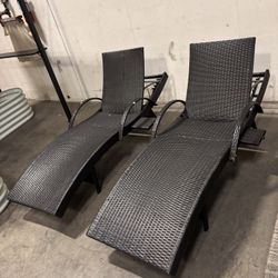  $150.00 Set of 2 Wicker Adjustable Patio Outdoor Chaise Lounge Chairs Pool Recliners with Pull-out Side Table