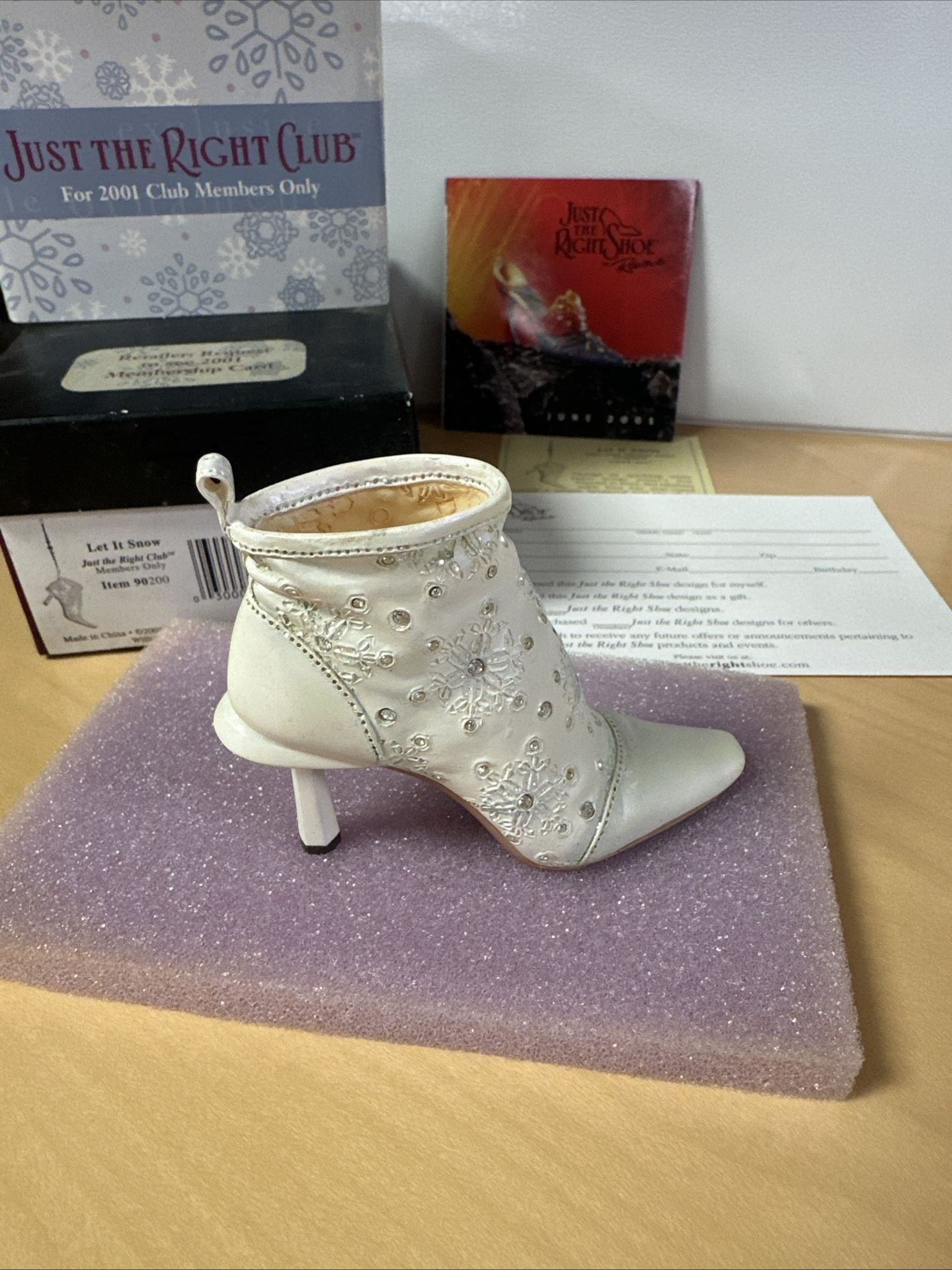 Just The Right Shoe Let It Snow Member Exclusive