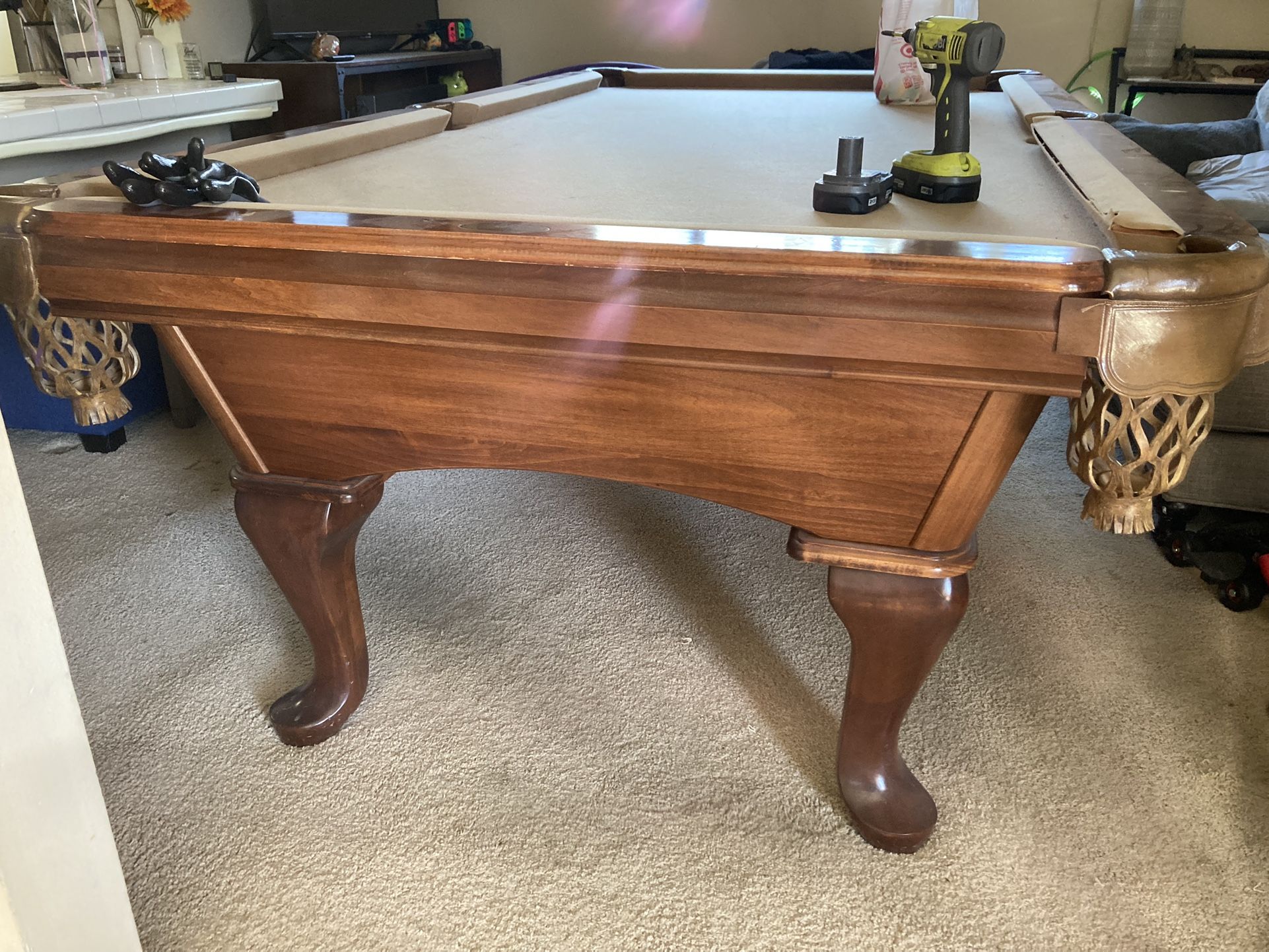 Nice Pool Table 8 Foot Billiard Tables