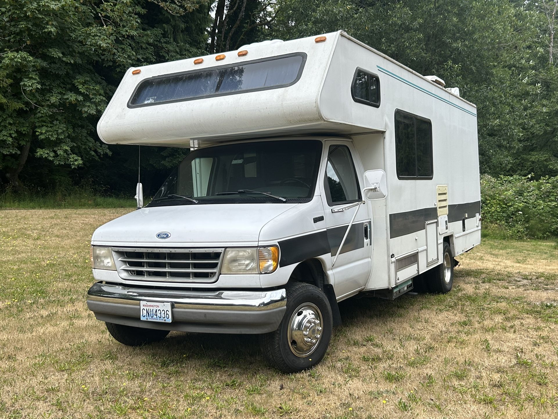 1997 Four Winds Chateau Doors F350 27ft Class C Motorhome RV
