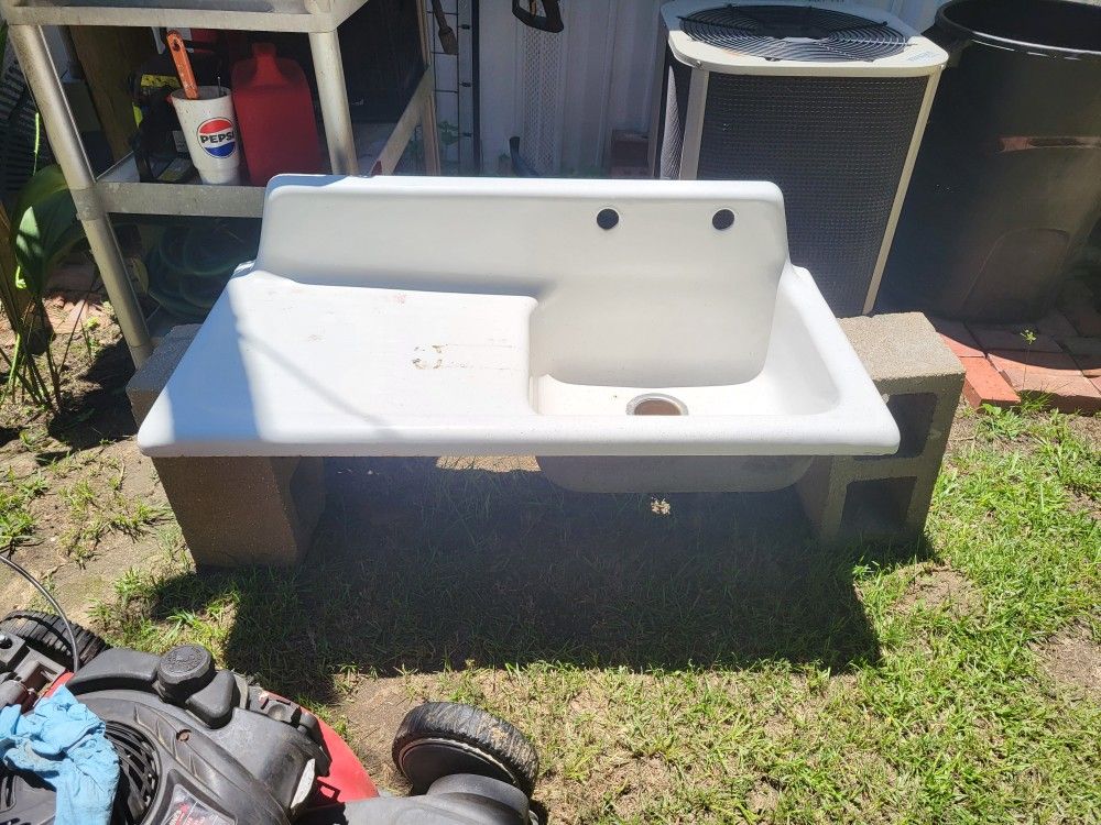 Porcelain Farmhouse Sink