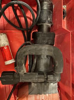 Hilti TE 905-AVR Demolition Hammer with 3 Bits