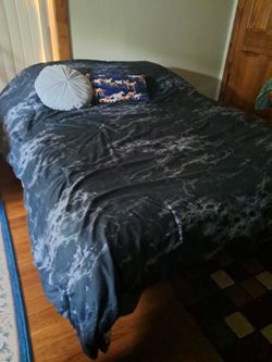 Queen mattress With Bed Frame 