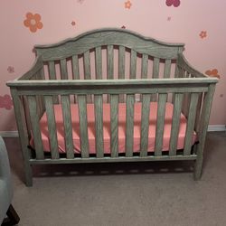 Delta Children Farmhouse 6-in-1 Crib