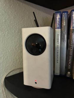White Indoor WiFi Security Camera (Roku)