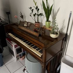 Vintage Upright Spinet Piano – Great Condition 300 OBO