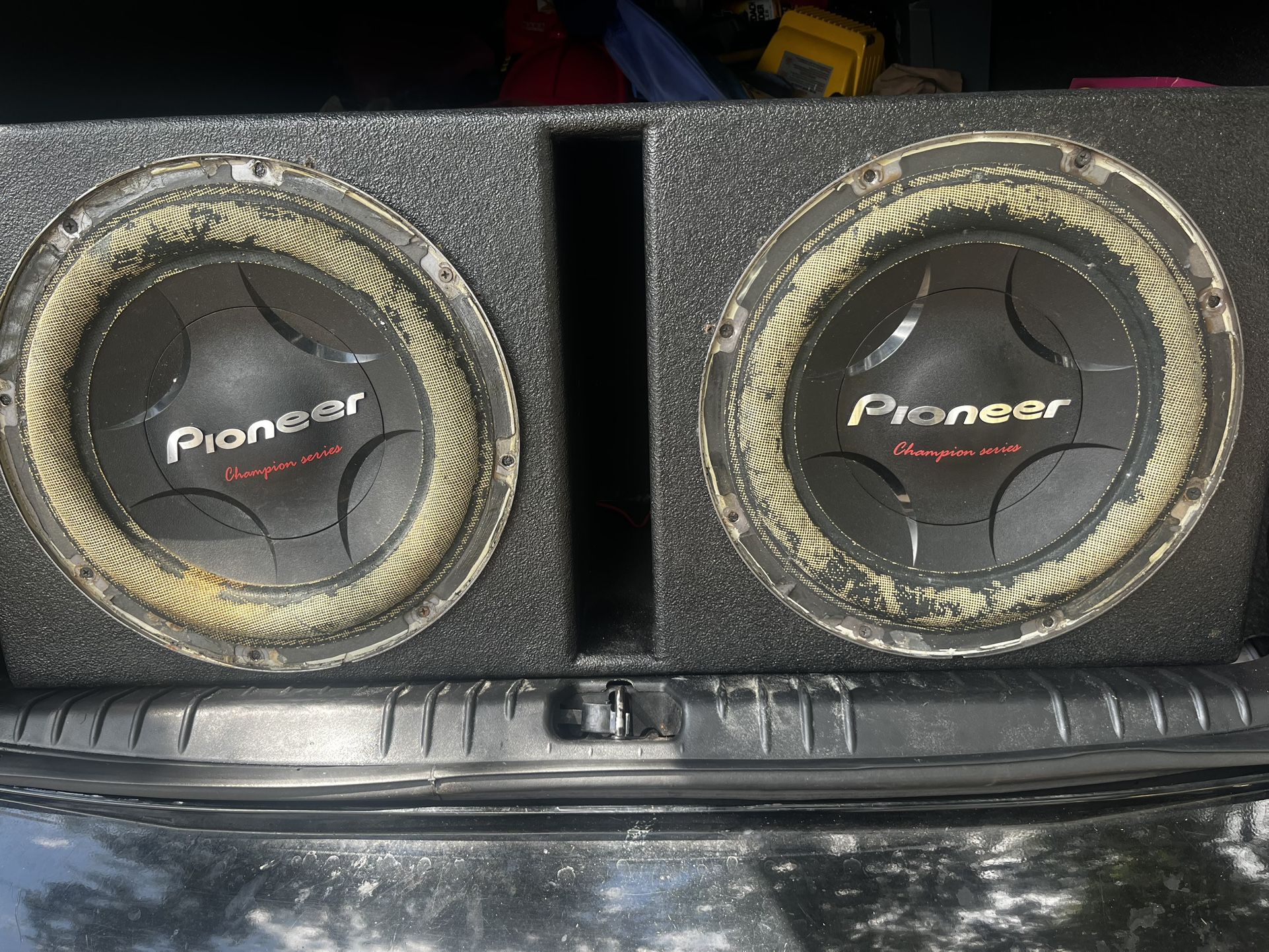 2 12 Pioneer Speakers With Bomb Box