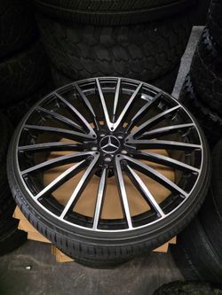 22" Mercedes Benz rims Lexani tires. $1200