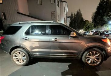 2015 Ford Explorer XLT 117k LOOK!
