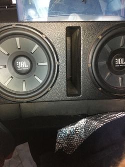 Two 12 inch speakers JBL 1000 Watts  rhino box