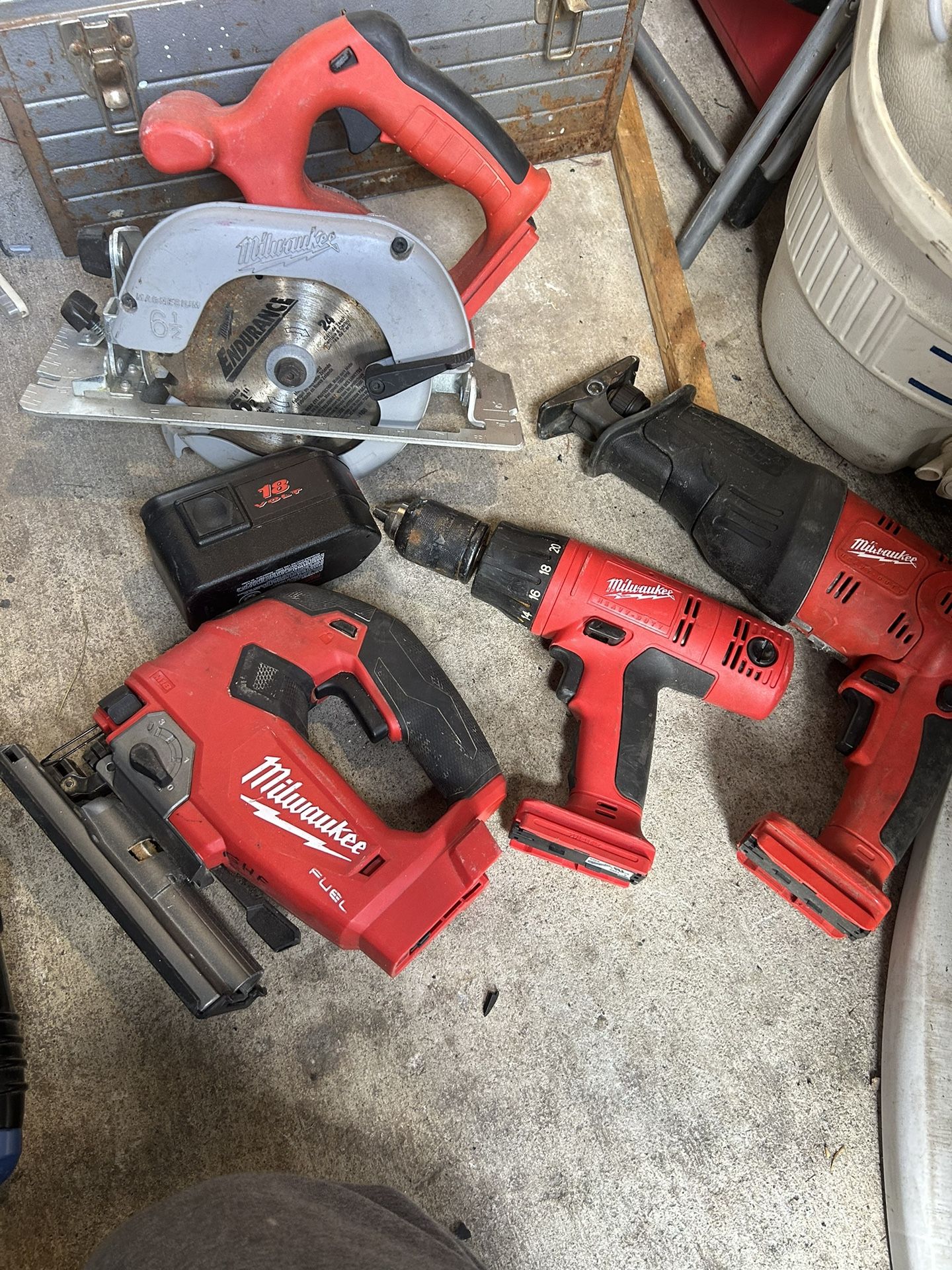 Power Tools And Vacuum 