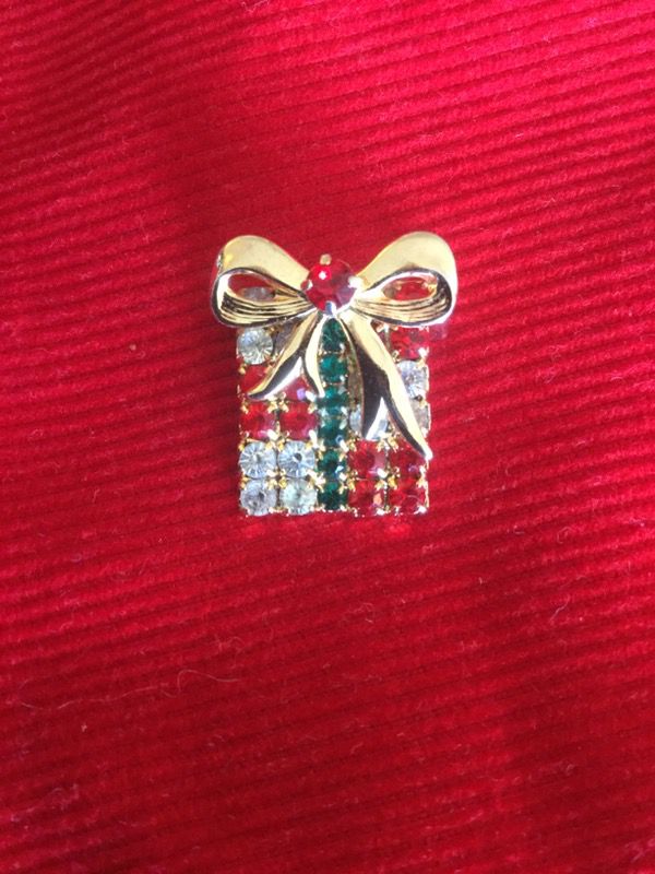 Holiday gift box 🎁 Pin - Brooch for scarf / Pretty accessories 🛍🤗