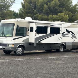 2006 National RV Dolphin