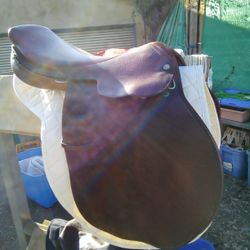 Crosby Hunt Saddle Used