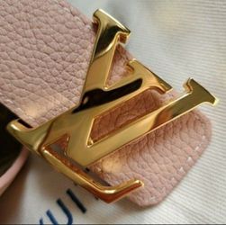 Louis Vuitton, A 'Dauphine Reversable' belt, size 70/28. - Bukowskis